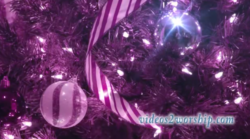 Read more about the article HD Christmas Loop: Tree Ornaments