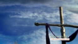 Read more about the article Free Easter Cross With Purple Cloth